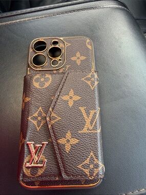 Source Unknown Brown Monogram Leather Phone Case with Gold Accents